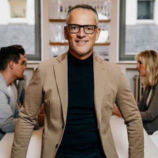 Immobilienmakler Mensch Makler Schmitz